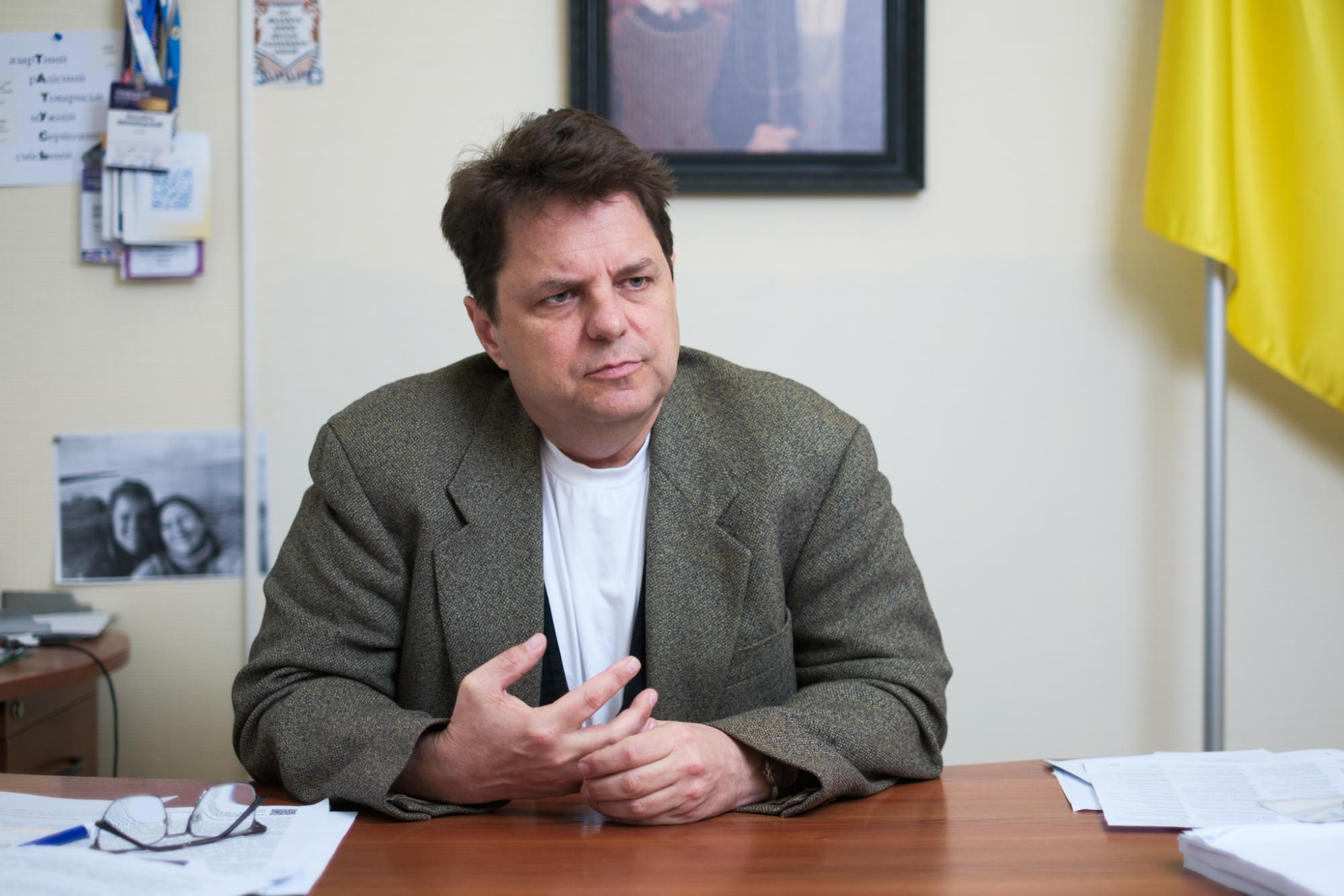 Мами вивозять 17-річних синів за кордон, але вони пишуть НМТ, – Михайло Винницький, МОН